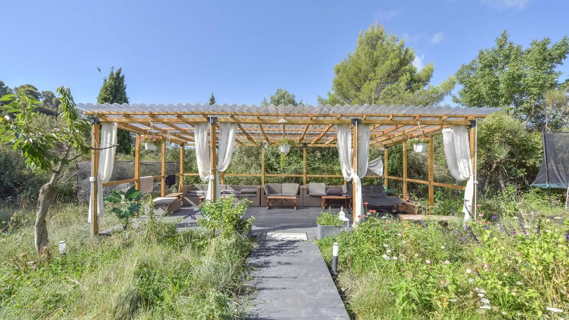 Wood Chalet 1 Monaco Forest La Turbie - Sleeps 5 People